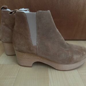 Andre Assous Women's Sanaa Boot